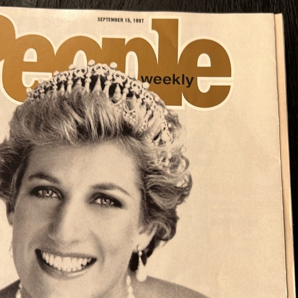People Magazine - September 15, 1997 Princess Diana Commemorative Issue - Picture 4 of 16